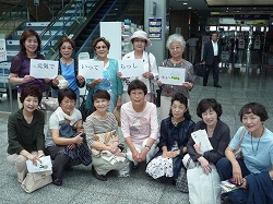 6月24日：松山空港に会員が見送りに来てくれました。嬉しい出来事でした。